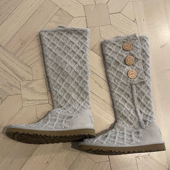 UGG Women's Lattice Cardy #3066; size 5 - Picture 2 of 3